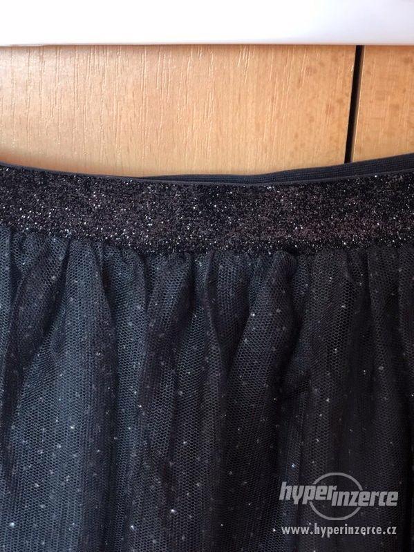 Černá třpytivá tylová sukně - foto 2