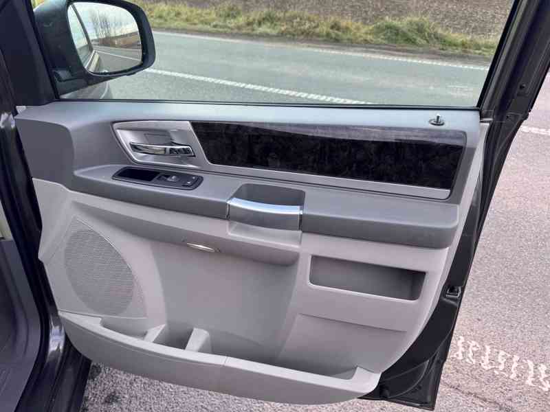 Chrysler Grand Voyager 2,8 CRDi Limited DVD 2010 - foto 14