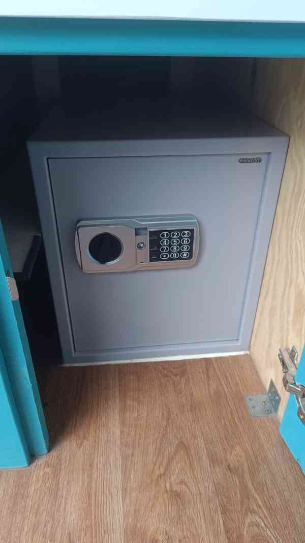 Prodám obytnou dodávku Peugeot Boxer r.v. 2013 s klimatizací - foto 11