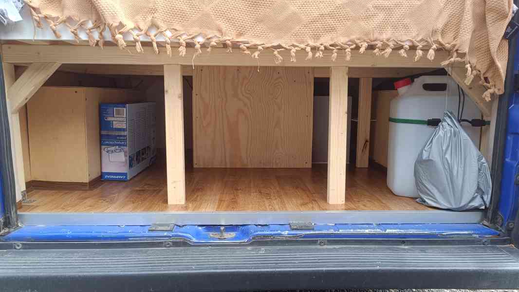 Prodám obytnou dodávku Peugeot Boxer r.v. 2013 s klimatizací - foto 10