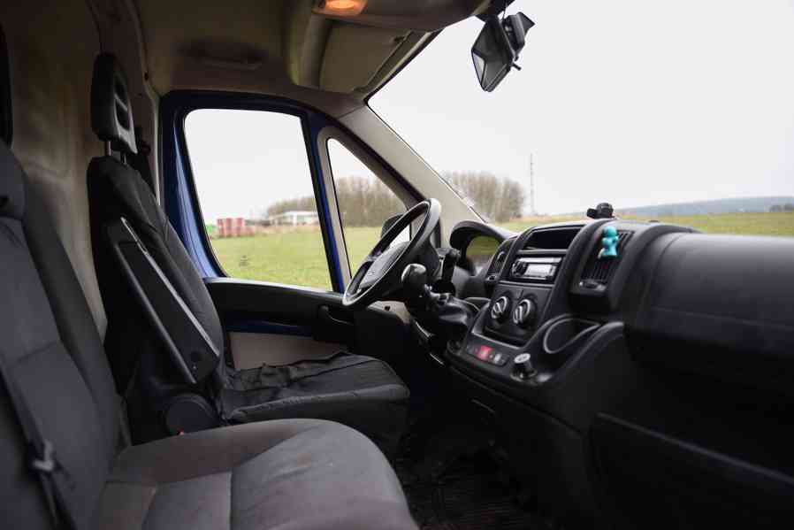 Prodám obytnou dodávku Peugeot Boxer r.v. 2013 s klimatizací - foto 7