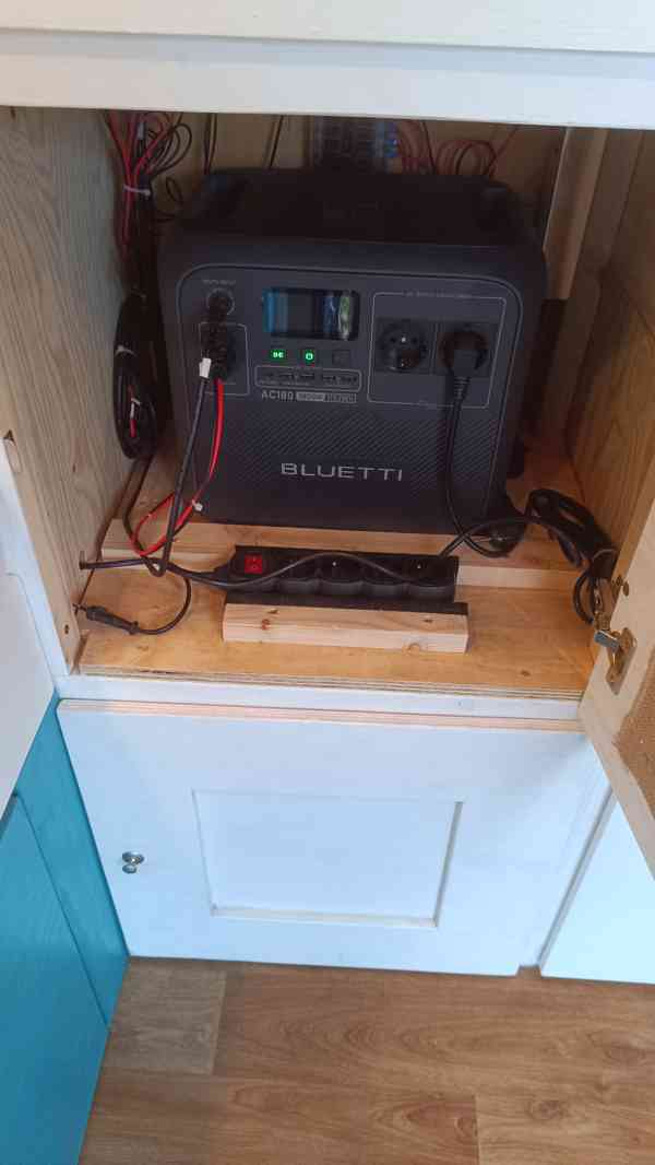 Prodám obytnou dodávku Peugeot Boxer r.v. 2013 s klimatizací - foto 14