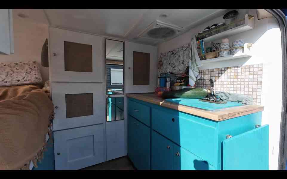 Prodám obytnou dodávku Peugeot Boxer r.v. 2013 s klimatizací - foto 5