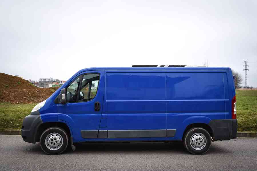Prodám obytnou dodávku Peugeot Boxer r.v. 2013 s klimatizací - foto 2