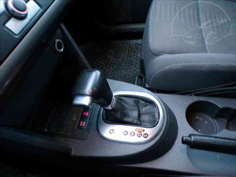 Volkswagen Touran 1,4 TSI-103KW DSG - foto 7