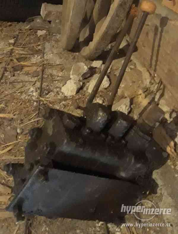 Hydraulický rozvadeč - foto 2