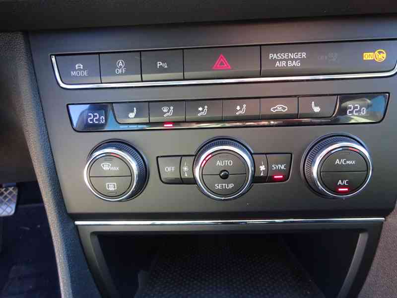 Seat Leon 2.0 TDI Combi r.v.2015 (110 kw) SERVISKA  - foto 13