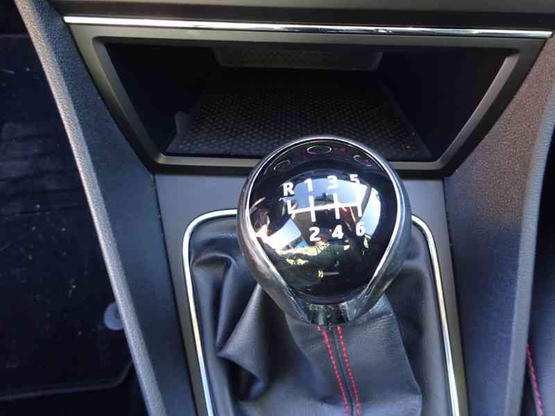 Seat Leon 2.0 TDI Combi r.v.2015 (110 kw) SERVISKA  - foto 14