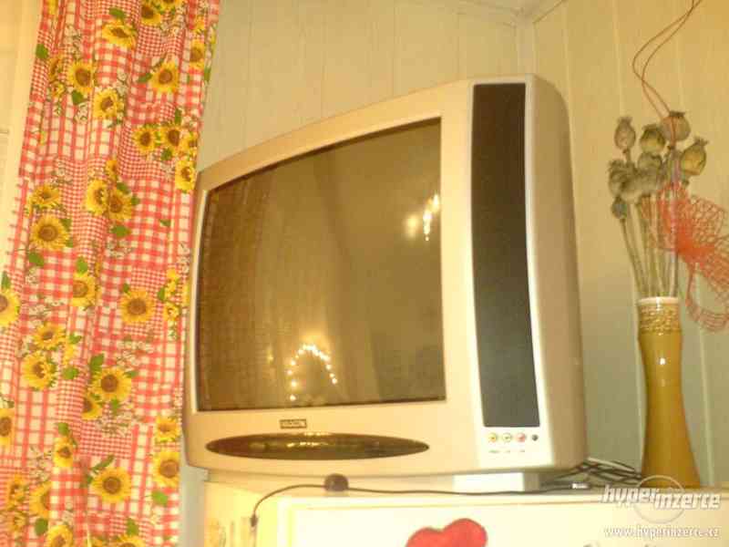 Prodám 2 CRT TV 55cm a 66cm - foto 1