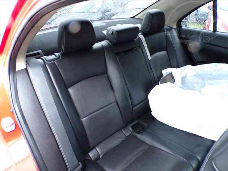 Suzuki Kizashi 2,4 i 4x4 AUTOMAT - foto 12