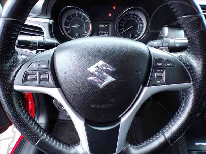 Suzuki Kizashi 2,4 i 4x4 AUTOMAT - foto 8