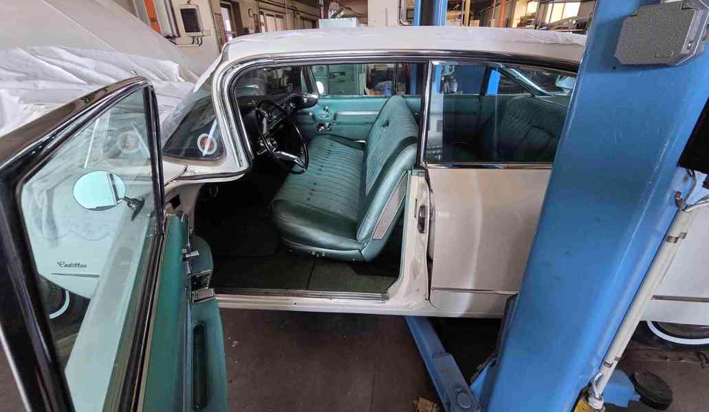 Cadillac de Ville, r. v. 1960, V-8 - 6380 cm3 - foto 12