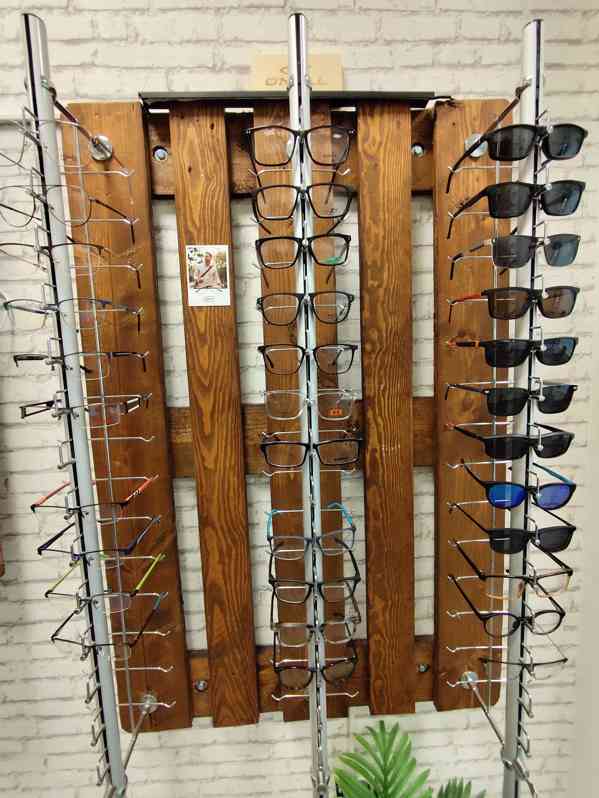 Vitríny a stojany do oční optiky  - foto 3