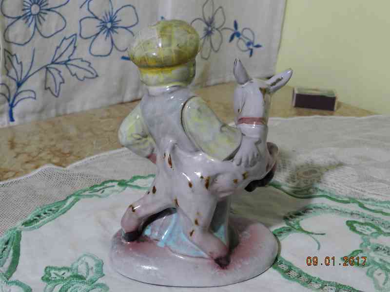 Hezká stará figurka Chlapec a Kozel Kozlík - foto 4