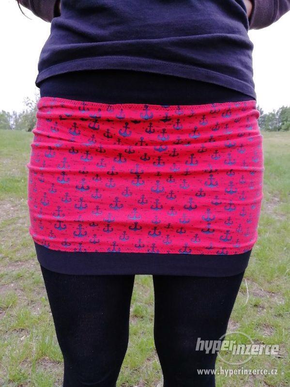 Nová šitá sukně úplet modré kotvy na červené - foto 2