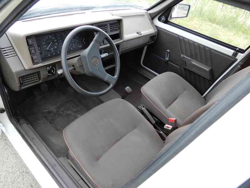 Škoda Favorit 135L, 1990, najeto 26.000km - foto 11