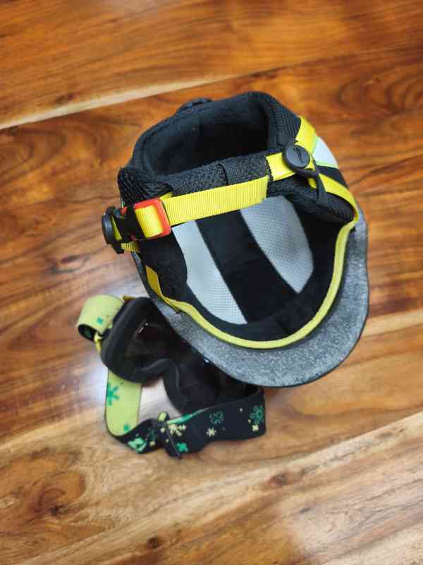 Dětské lyžařské helma a brýle  - foto 4