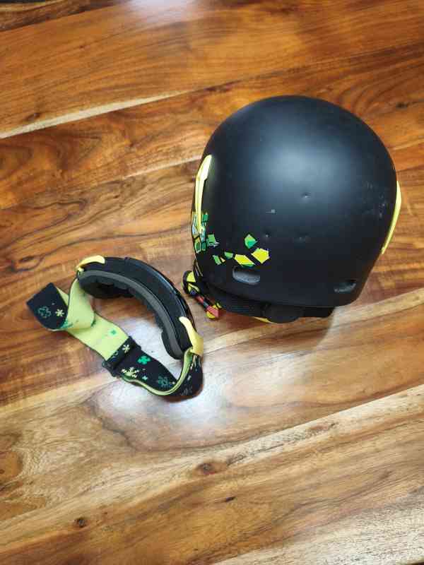 Dětské lyžařské helma a brýle  - foto 3