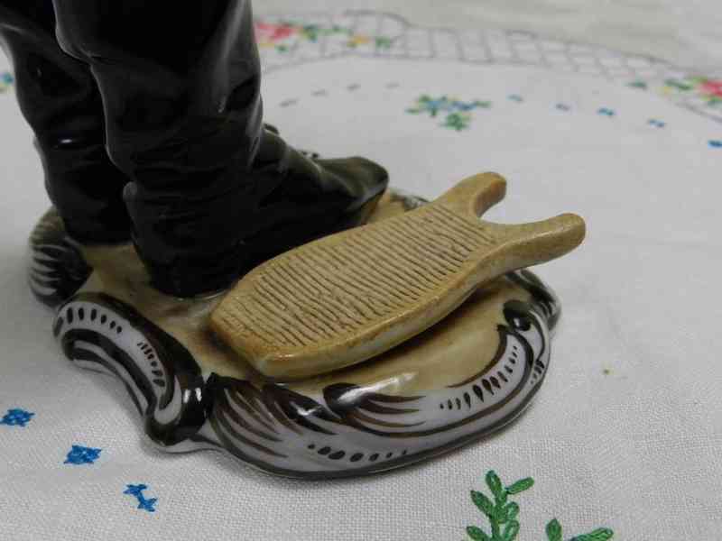 Figurální porcelánové Škrtátko Boty Čechy 19st.  - foto 5