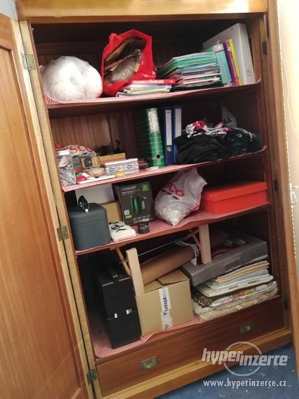 Sada používaného starožitného nábytku - foto 4