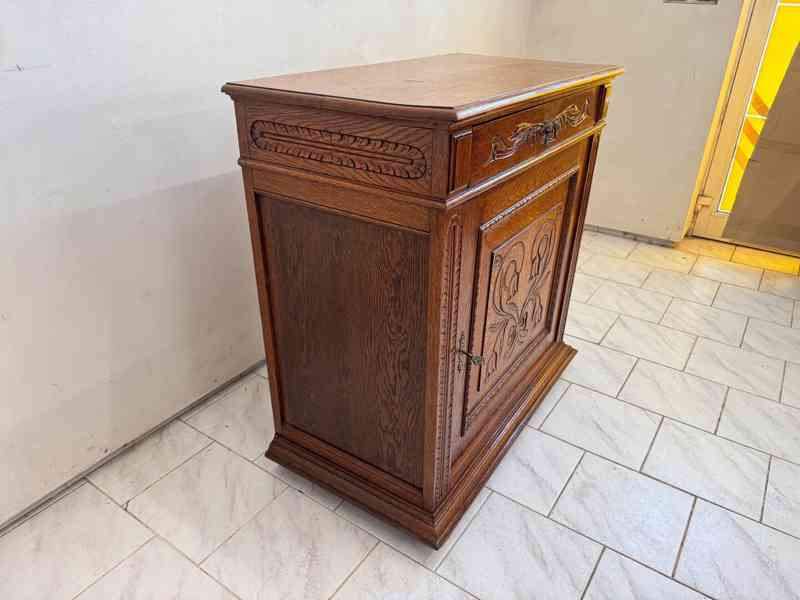 Starožitná rustikální skříň - foto 4