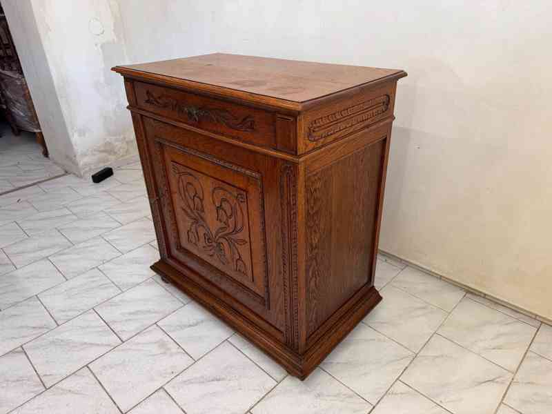 Starožitná rustikální skříň - foto 3