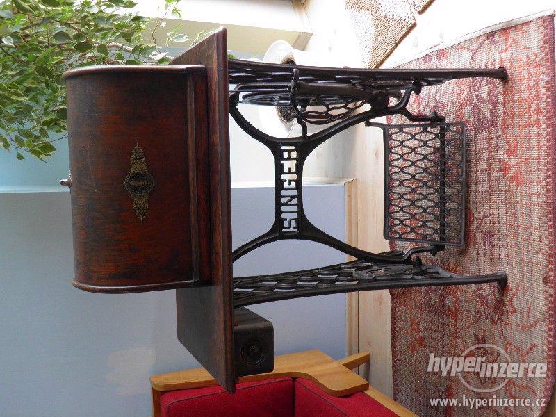 Šlapací šicí stroj SINGER - foto 1