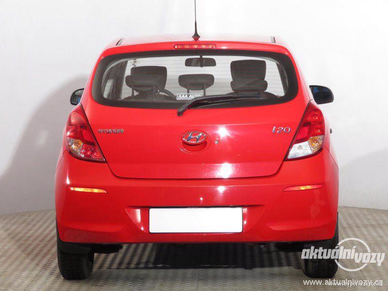 Hyundai i20 1.2, benzín, r.v. 2013 - foto 9