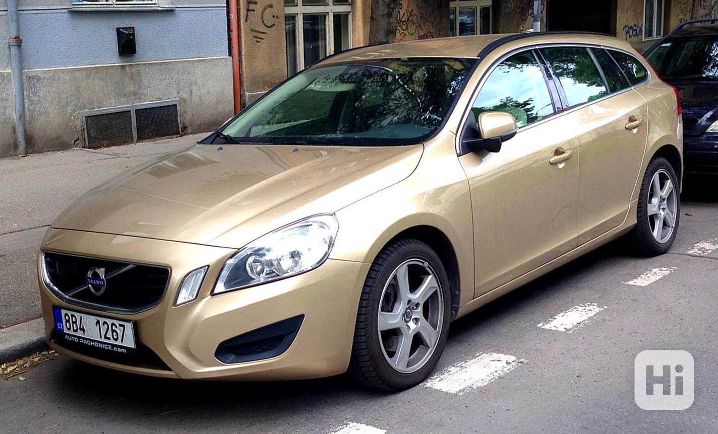 Prodám ve velmi dobrém stavu auto zn. Volvo V60 2.0T 2011 - foto 1