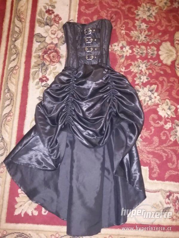 Gotické šaty - foto 1