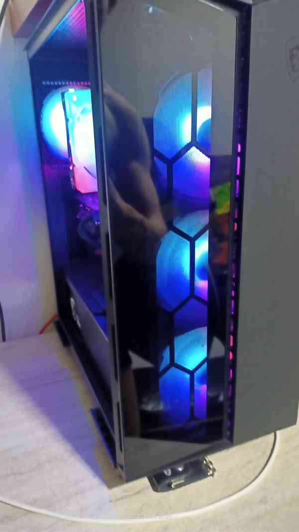 Prodám počítač a monitor - foto 3