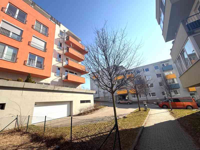 PRONÁJEM GARÁŽOVÉHO STÁNÍ ULICE ŘÍČANSKÁ, BRNO–BYSTRC  - foto 12