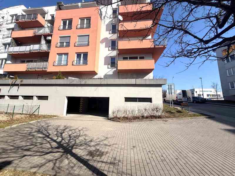 PRONÁJEM GARÁŽOVÉHO STÁNÍ ULICE ŘÍČANSKÁ, BRNO–BYSTRC  - foto 3