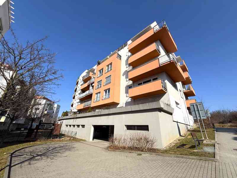PRONÁJEM GARÁŽOVÉHO STÁNÍ ULICE ŘÍČANSKÁ, BRNO–BYSTRC 