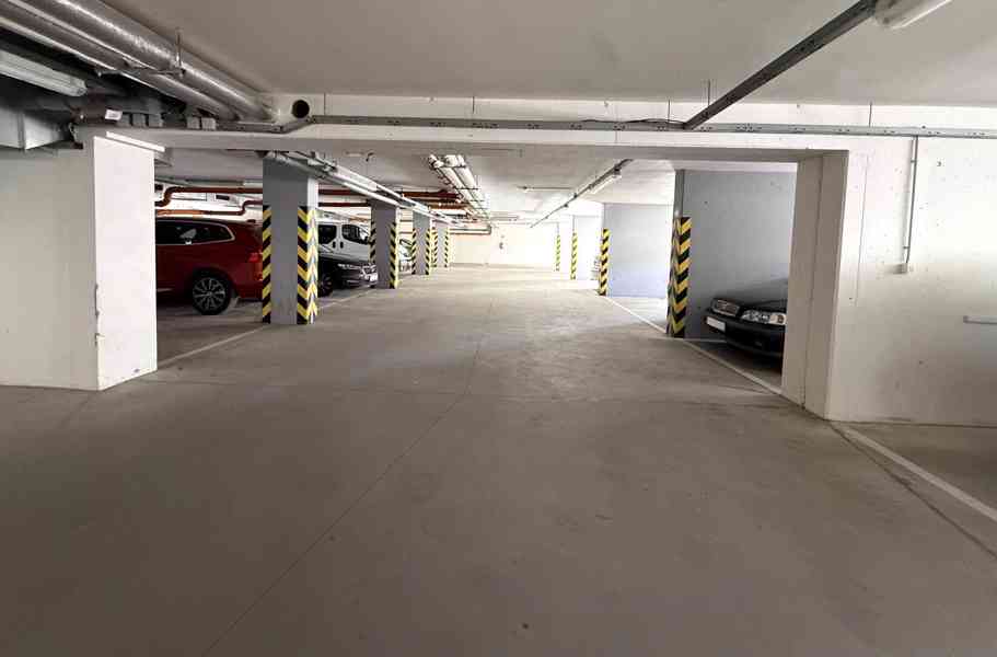 PRONÁJEM GARÁŽOVÉHO STÁNÍ ULICE ŘÍČANSKÁ, BRNO–BYSTRC  - foto 8