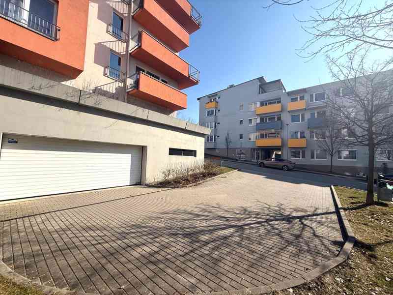 PRONÁJEM GARÁŽOVÉHO STÁNÍ ULICE ŘÍČANSKÁ, BRNO–BYSTRC  - foto 2
