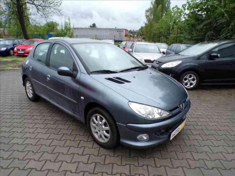 Peugeot 206 1,4 i - foto 1