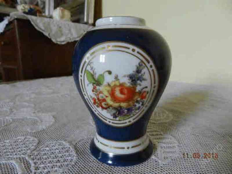 Stará malovaná porcelánová váza - ROYAL AUSTRIA - foto 1