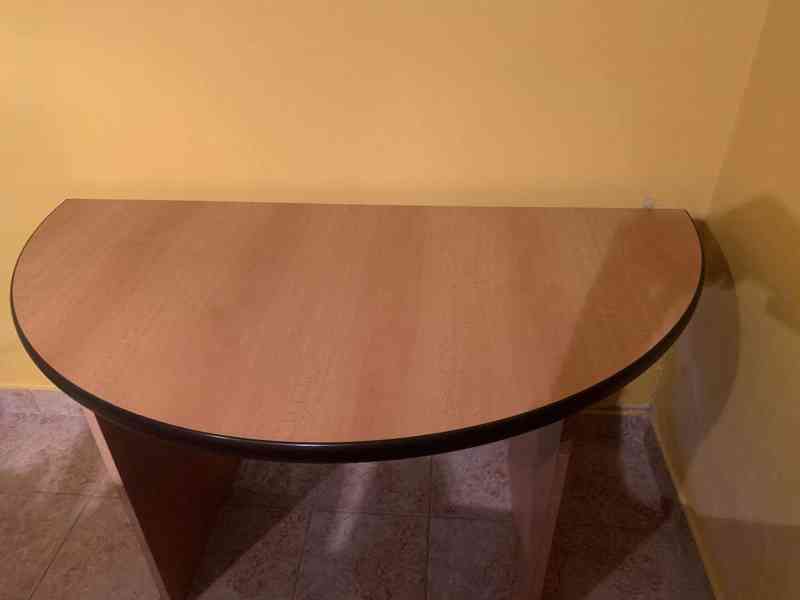 Půlkruhový psací / konferenční stůl – Olomouc - foto 4