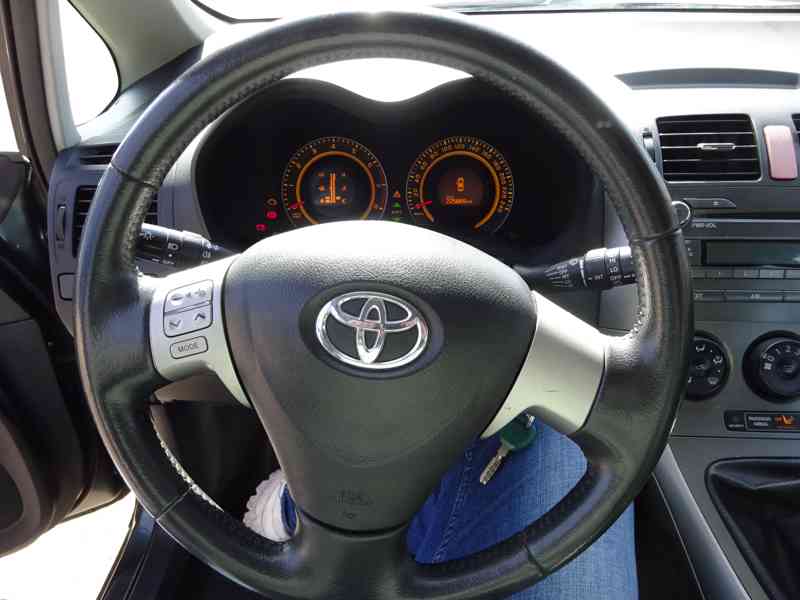 Toyota Auris 1.6 VVTi r.v.2007 Koupeno v ČR (91 kw) - foto 10