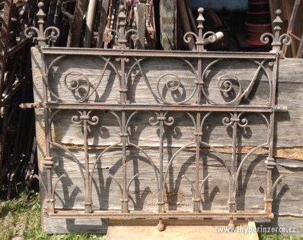 Staré kované ploty-kratší dekorativní kusy - foto 1