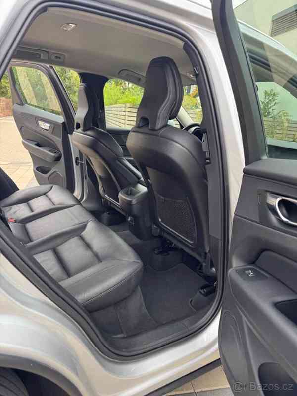 Volvo XC60 2,0   D4 2020 - foto 13
