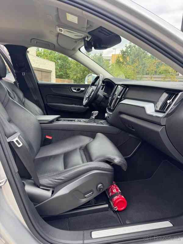 Volvo XC60 2,0   D4 2020 - foto 14