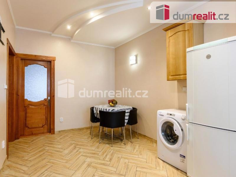 Krásný prostorný byt 3+kk po kompletní rekonstrukci v cihlovém domě v Plzni - foto 4