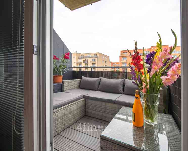 Luxusní byt 3+kk s balkonem, venkovním a garážovým stáním v perfektní lokalitě Hostivice - foto 5