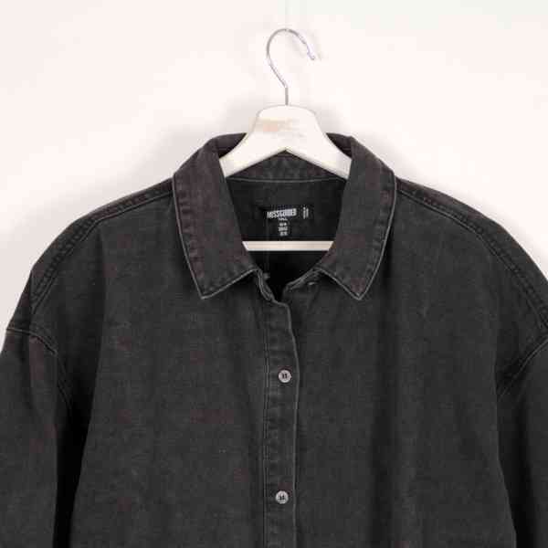 Missguided - Malé černé oversized džínové košilové šaty Veli - foto 7