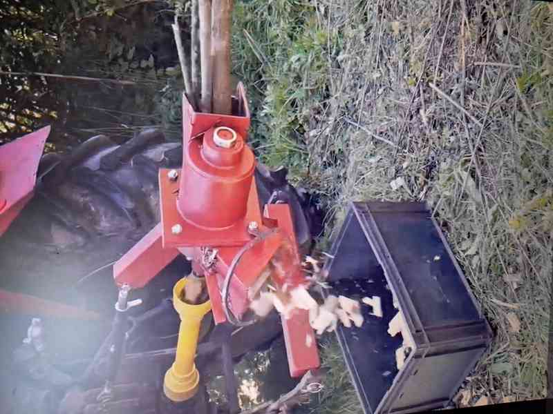 štiepkovač špalikovač.traktor - foto 2