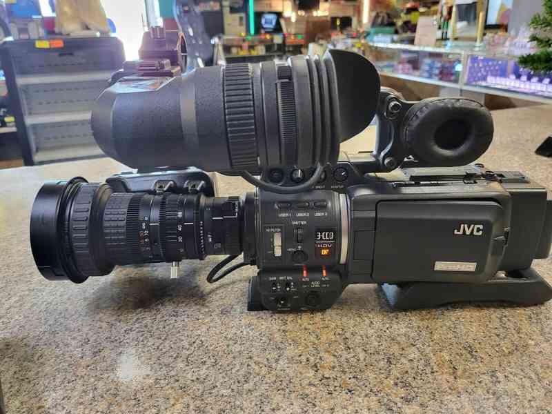Profesionální videokamera JVC GY-HD110U HD 3-CCD MiniDV s ob - foto 2