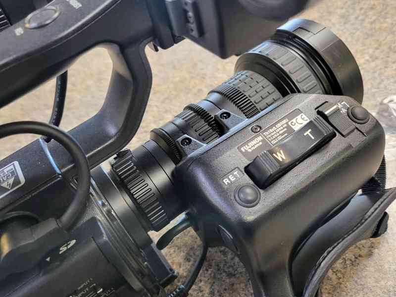Profesionální videokamera JVC GY-HD110U HD 3-CCD MiniDV s ob - foto 5