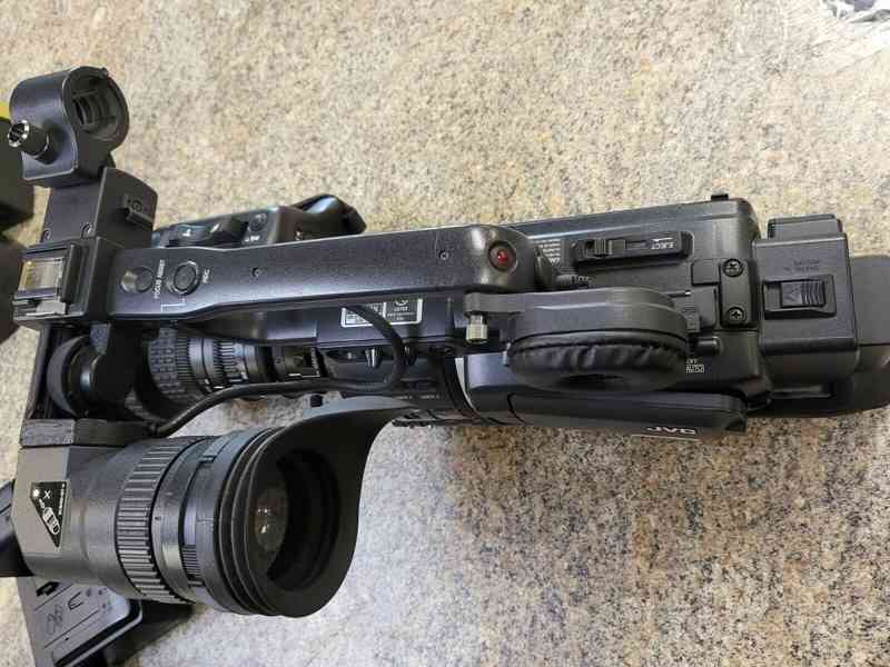 Profesionální videokamera JVC GY-HD110U HD 3-CCD MiniDV s ob - foto 3